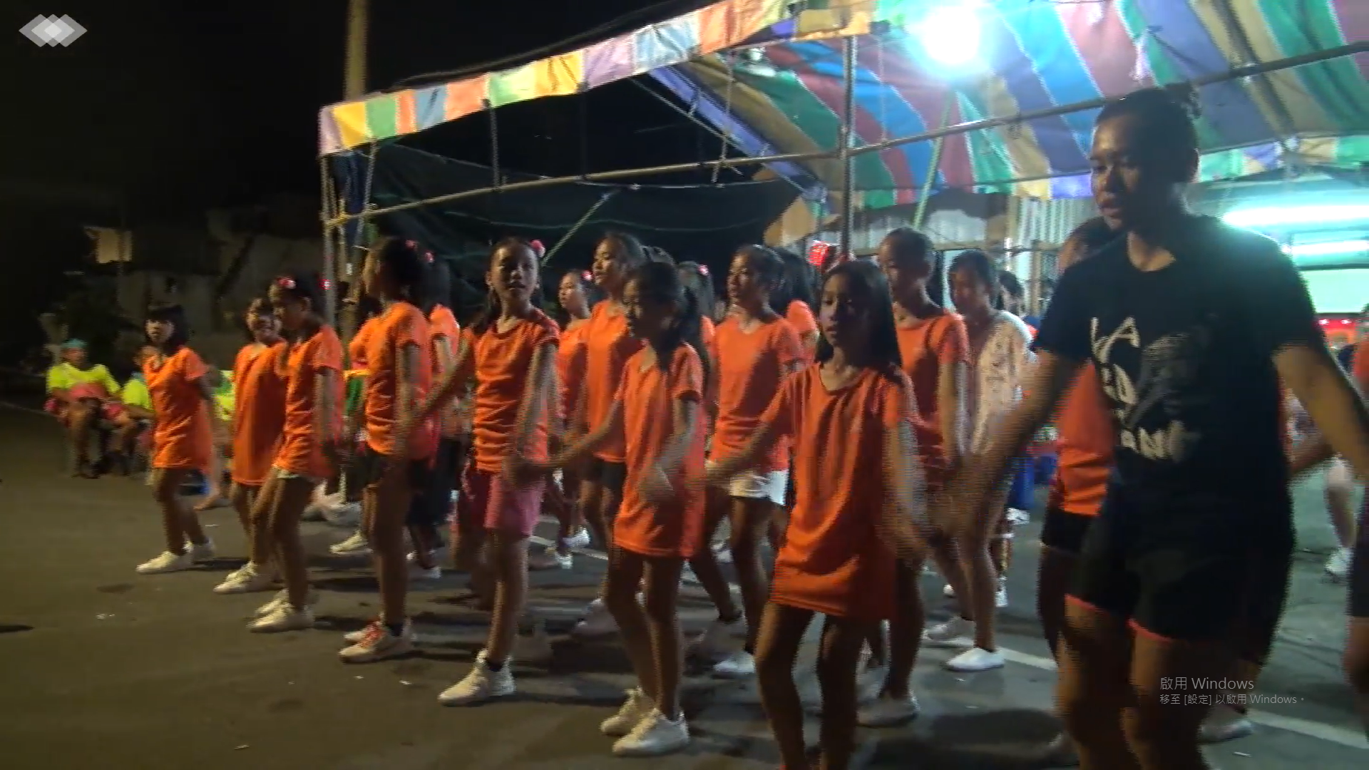 都蘭部落<br />
小小姐-向爸媽老師<br />
表達感謝的傳統舞蹈